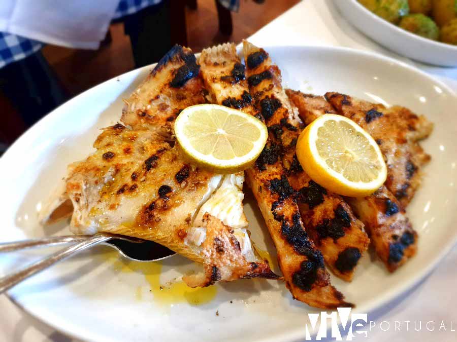 Rodaballo a la brasa en el Tito 1 de Matosinhos