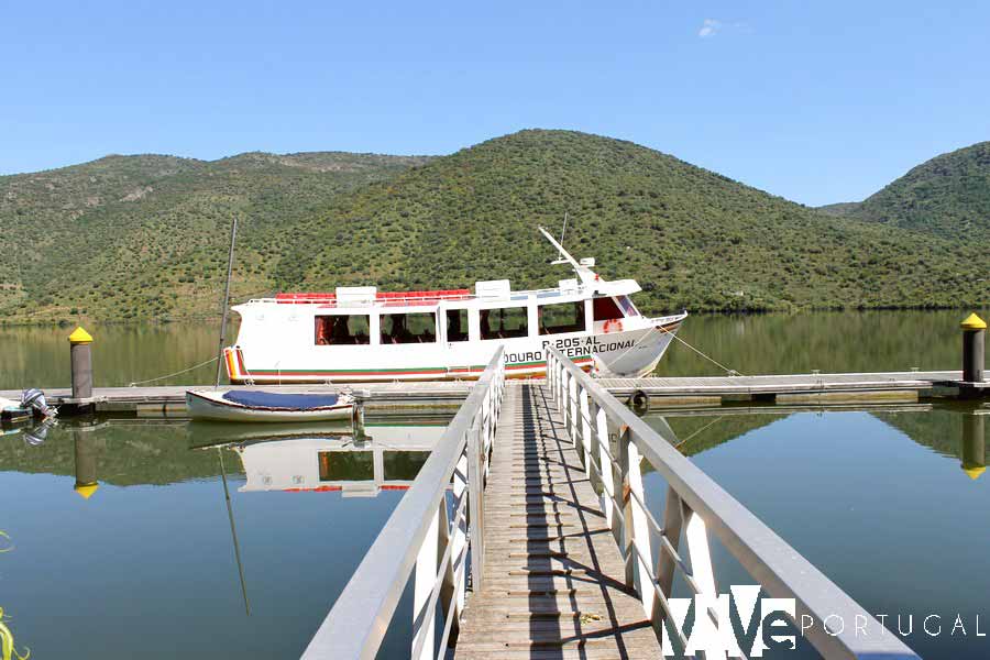 Barco que realiza los paseos por el Duero
