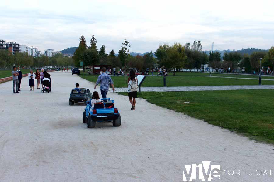 Niños en el Parque Verde do Mondego
