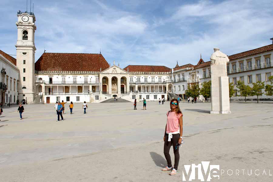 Patio de escuelas de la Universidad de Coímbra