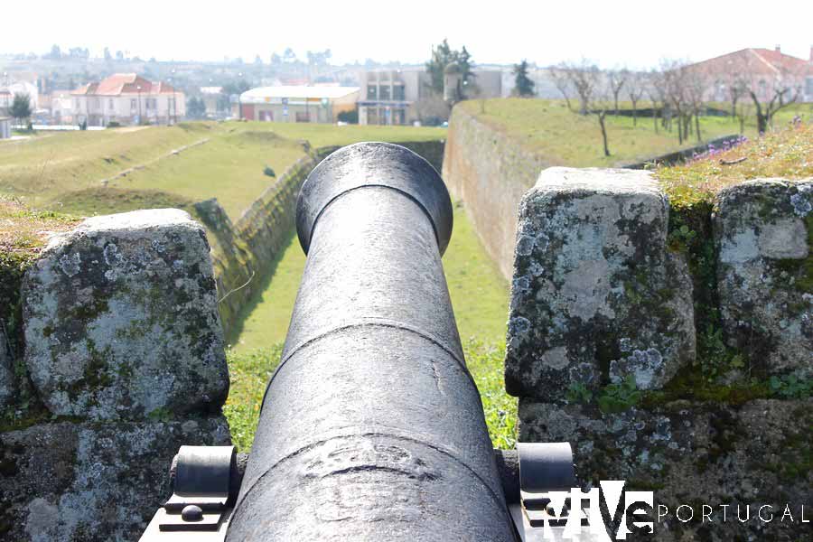 Uno de los cañones en la muralla de Almeida
