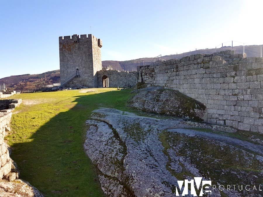 Patio de armas del Castillo de Linhares