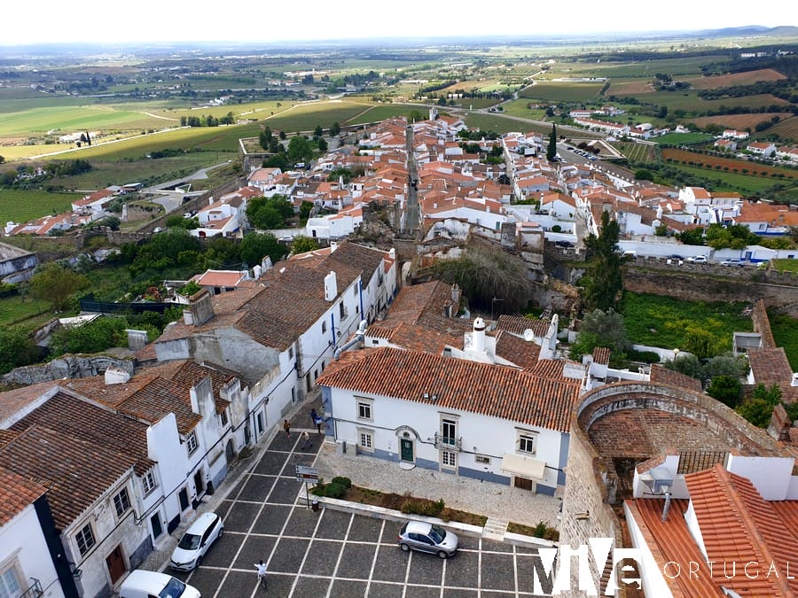 Vista de Estremoz y los campos alentejanos desde la torre del Paço Reial