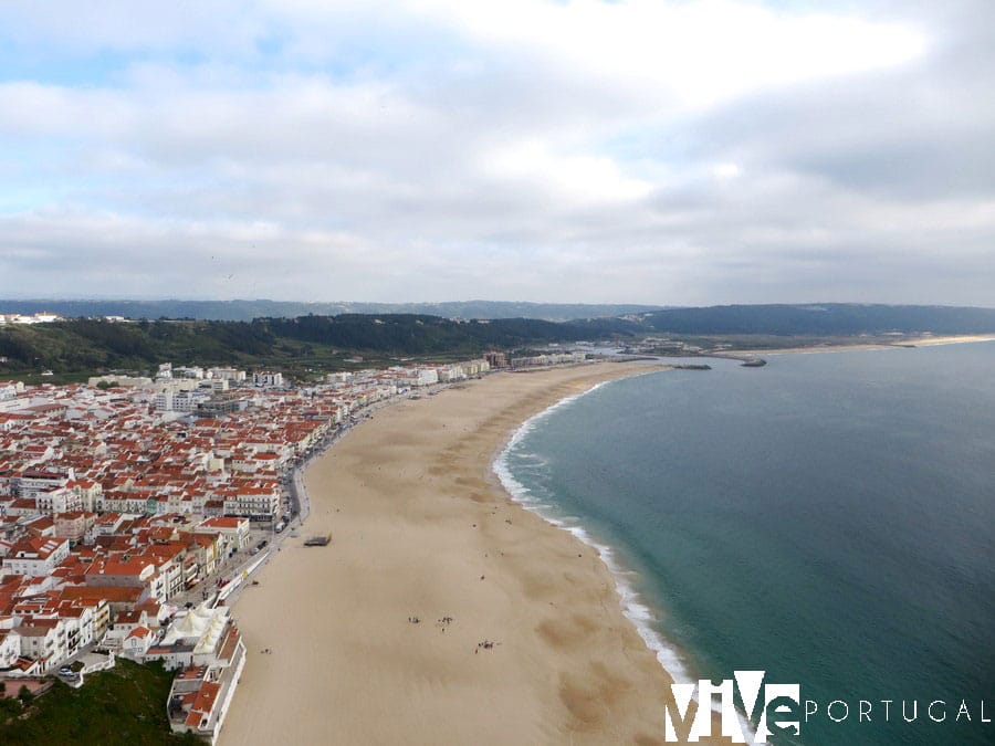 Vista de la praia da Nazaré desde el mirador de Suberco