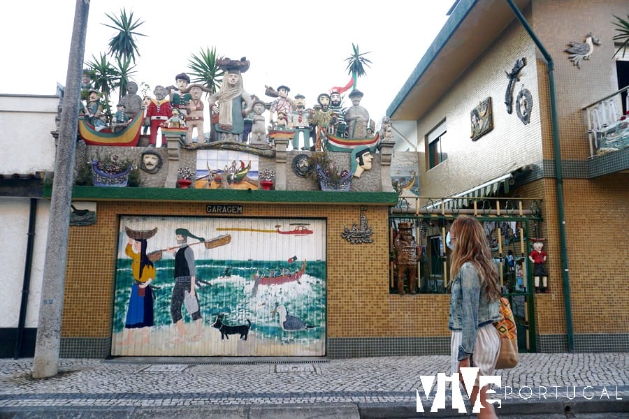 Curiosa casa con motivos pesqueros en Furadouro