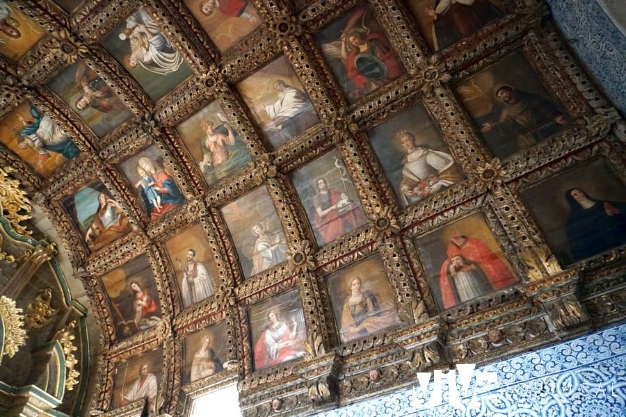 Pinturas en la cubierta de la igreja de Santa María