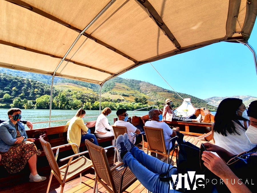 Participantes en el paseo en rabelo