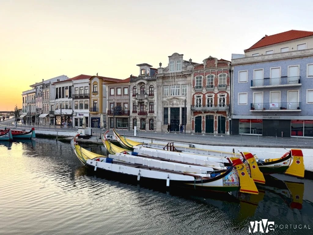 'Moliceiros' y edificios modernistas de Aveiro