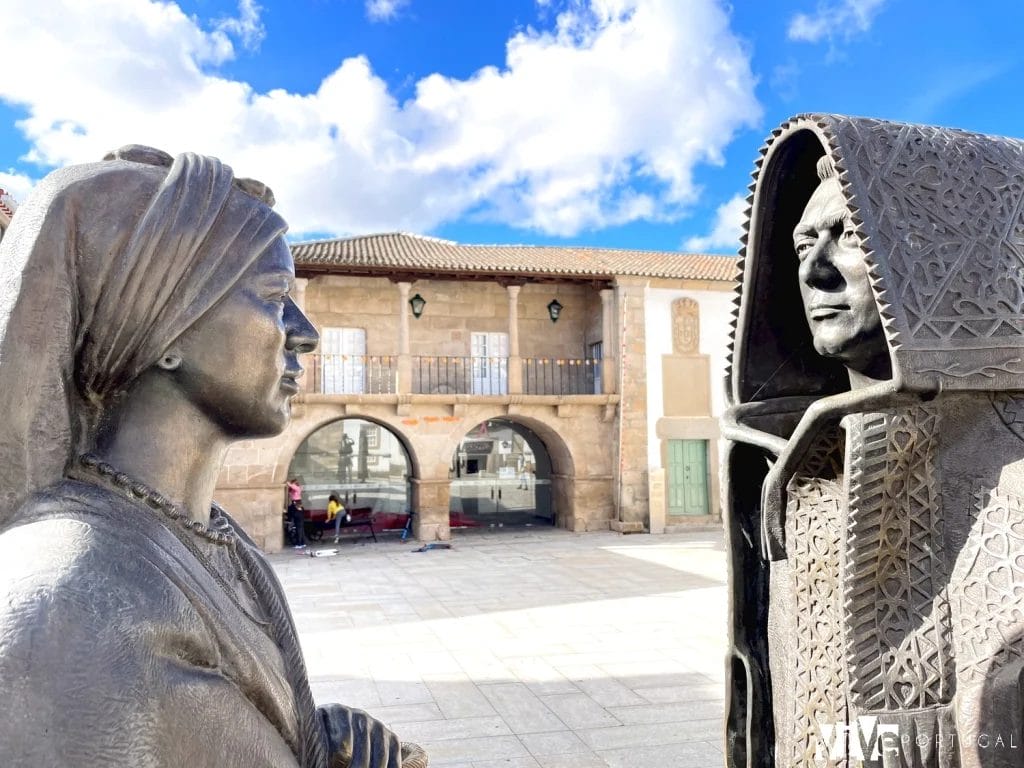 Museo da Terra de Miranda y monumento homenaje a los mirandeses