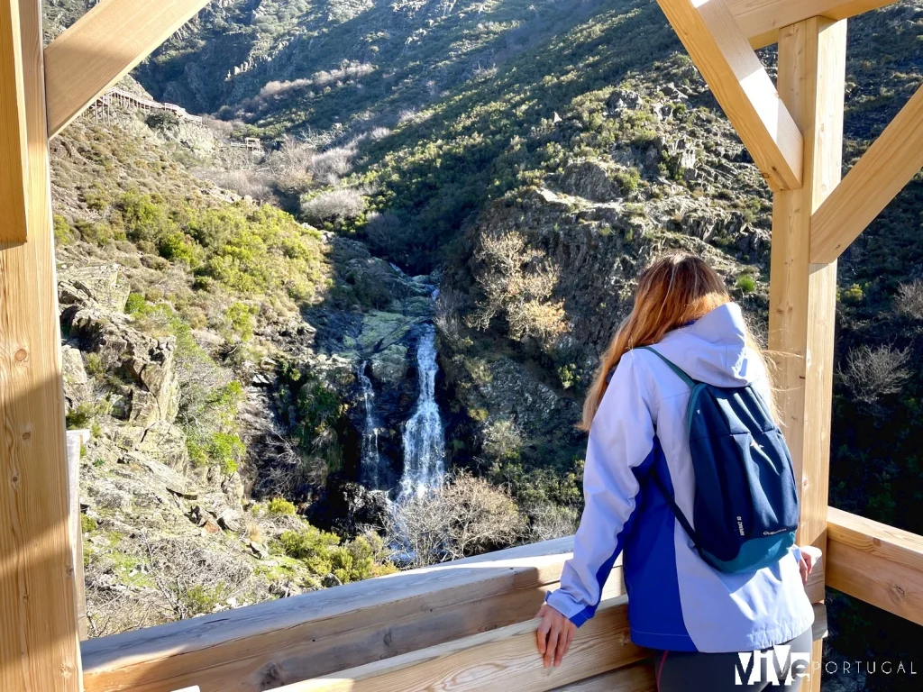 Cascada de Ribeira das Quelhas