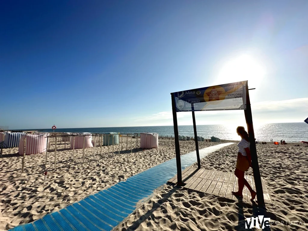 Uno de los accesos a la playa de Mira