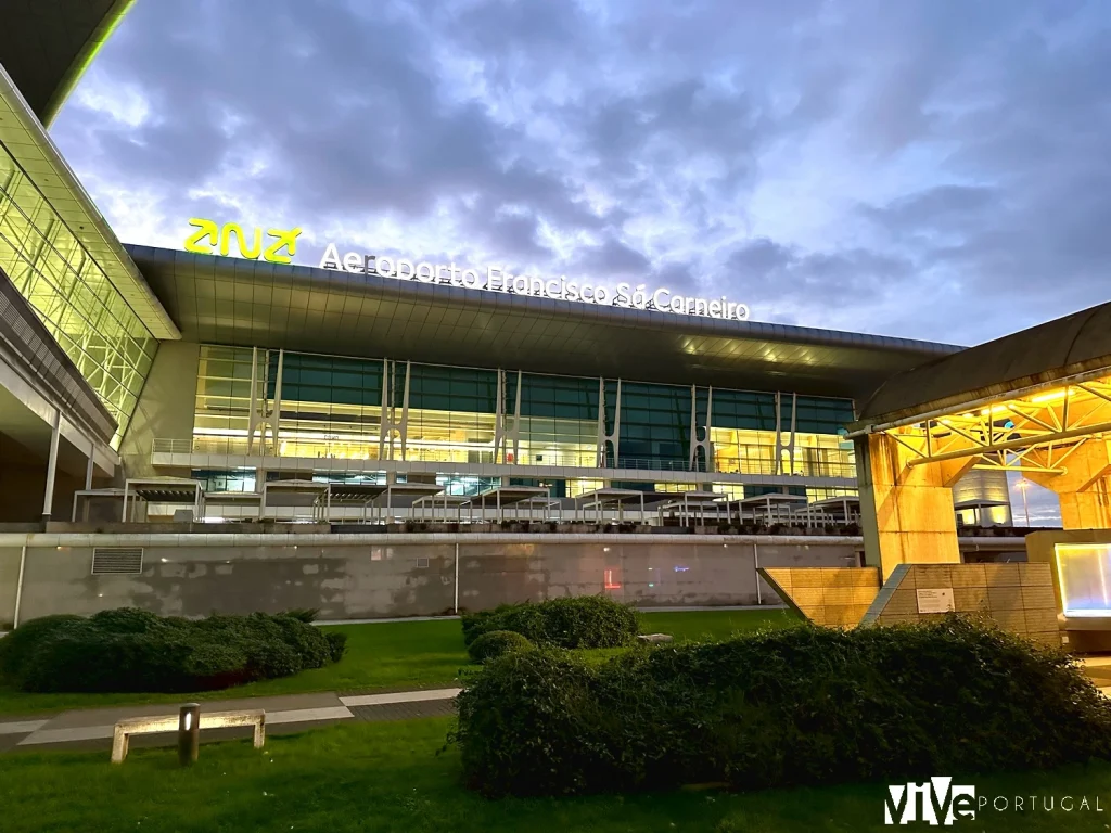 Exterior del aeropuerto de Oporto