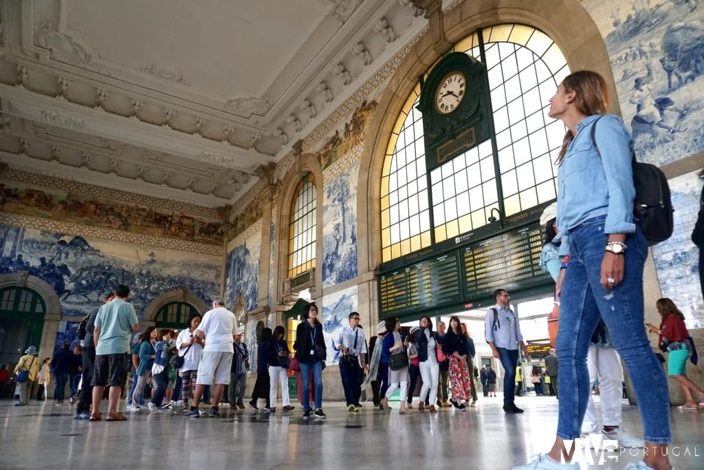 Interior de la estación de São Bento de Oporto