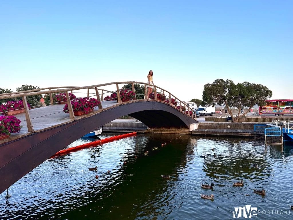 Puente en la Barrinha de la playa de Mira