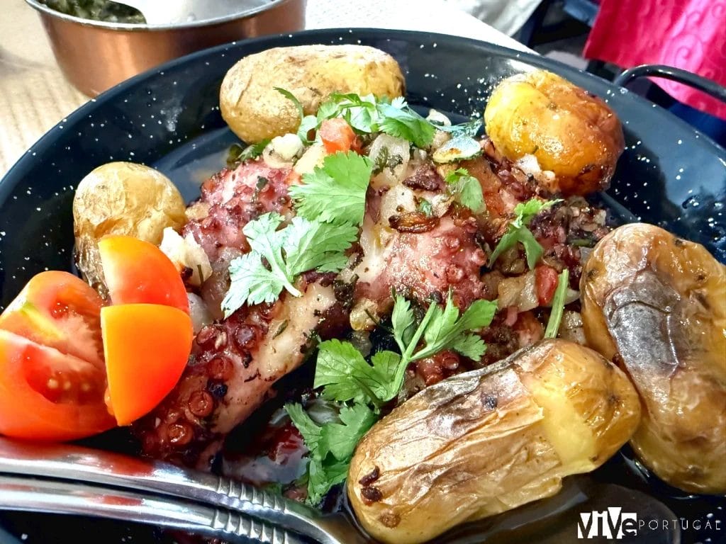 Polvo a lagareiro del restaurante Monreal