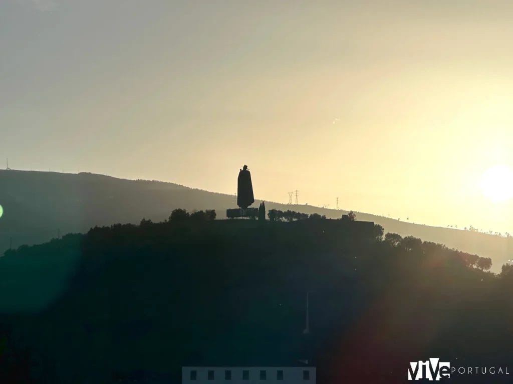 La silueta de Sandeman al atardecer