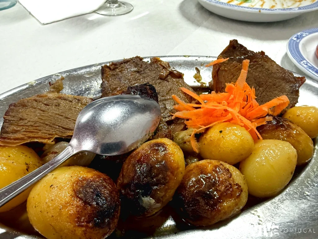 'Vitela assada no forno' de Restaurante Convívio
