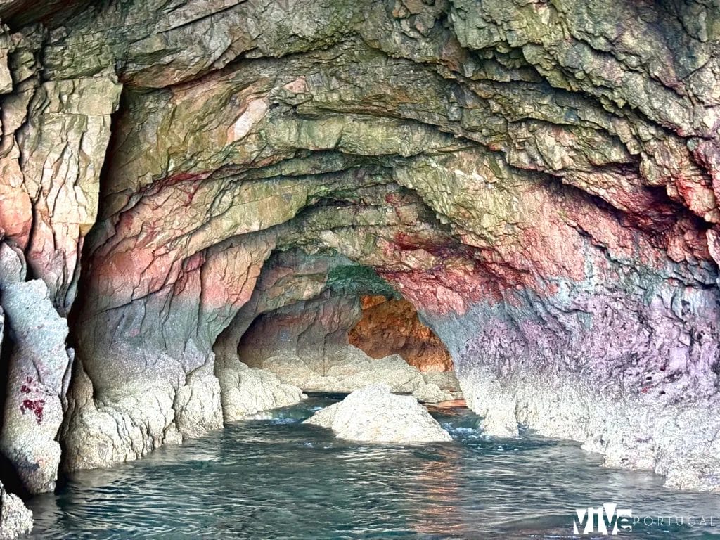 Gruta de colores en Berlenga Grande
